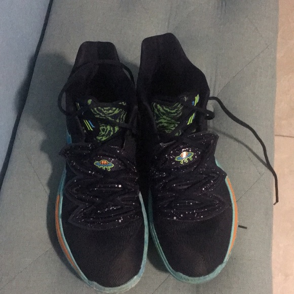 kyrie ufo shoes